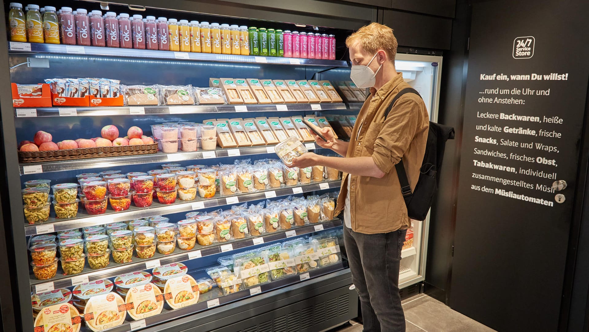 Eröffnung eines digitalen Shops der Deutschen Bahn: Menschliche Mitarbeiter gibt es hier nicht Eröffnung eines digitalen Shops der Deutschen Bahn: Menschliche Mitarbeiter gibt es hier nicht