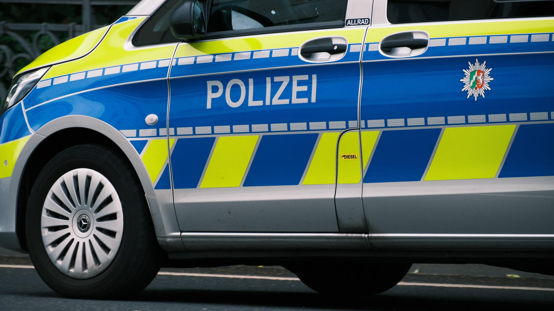 Ein Polizeiwagen (Symbolbild): Die vermisste Achtjährige aus Essen ist wieder da. Ein Polizeiwagen (Symbolbild): Die vermisste Achtjährige aus Essen ist wieder da.