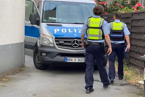 Bei einer Clan-Razzia im Ruhrgebiet haben Einsatzkräfte am frühen Donnerstagmorgen 21 Objekte in Dortmund und angrenzenden Städten durchsucht.