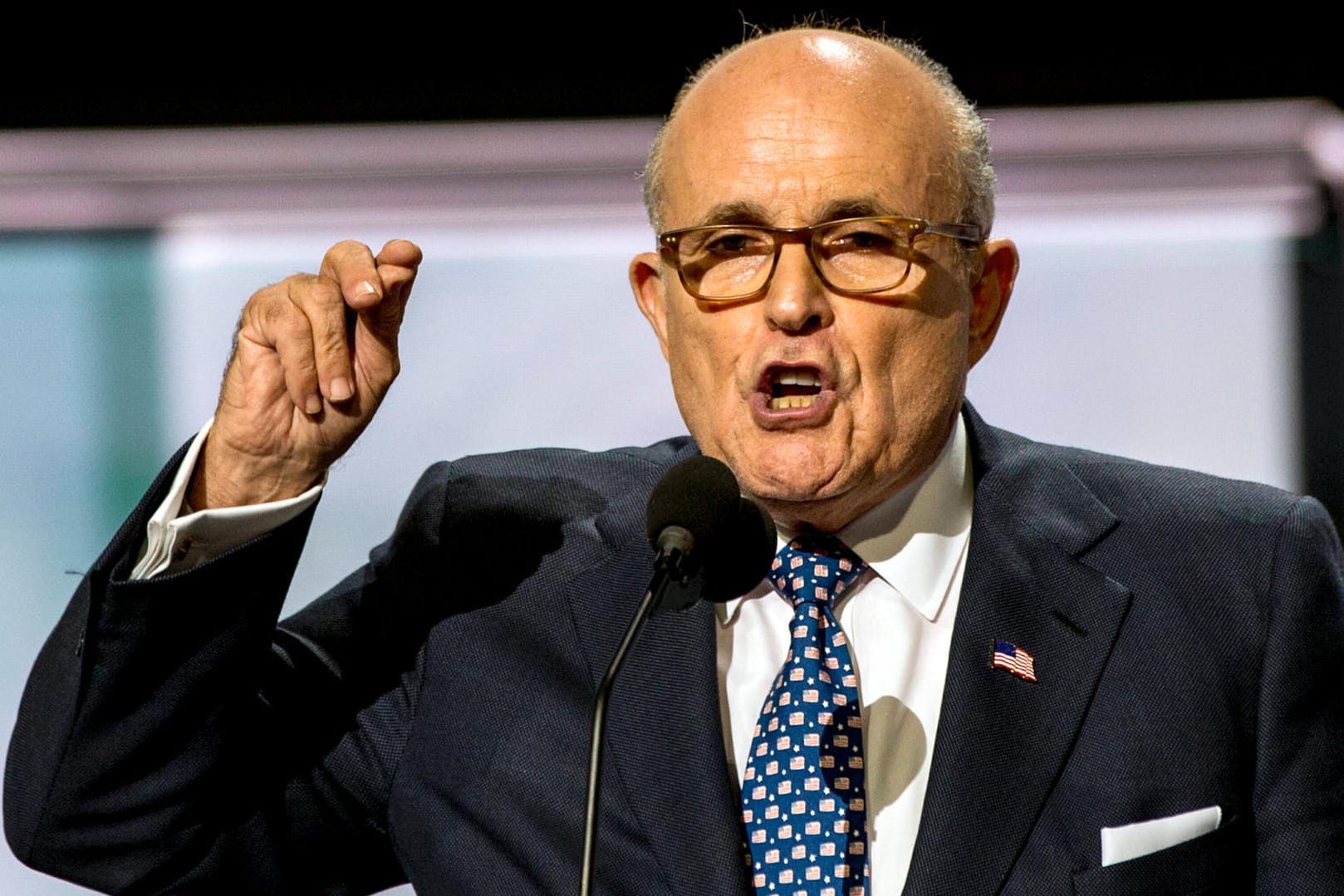 Rudy Giuliani bei einem Treffen der Republikaner (Archivbild): Der Trump-Anwalt ist vorerst seine Lizenz los.