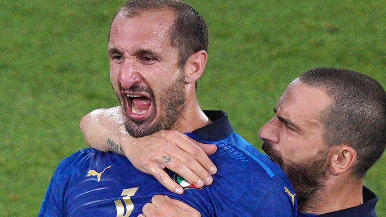 Torjubel: Giorgio Chiellini und Leonardo Bonucci (r.).