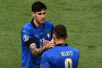 Alessandro Bastoni und Andrea Belotti (v.): In der italienischen Nationalmannschaft herrscht ein enges Teamverhältnis.