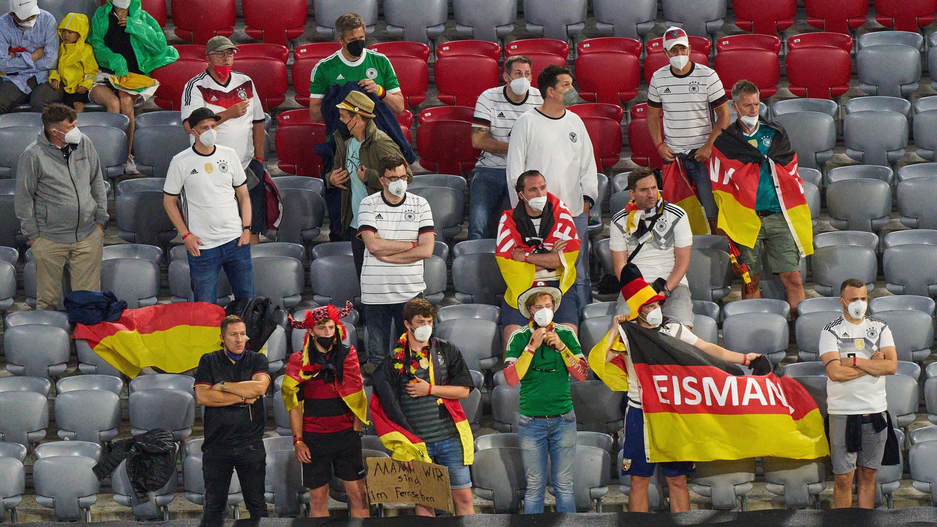 Deutsche Fans im Stadion: Im Wembley geht das nur, wenn die Zuschauer auch in Großbritannien leben.