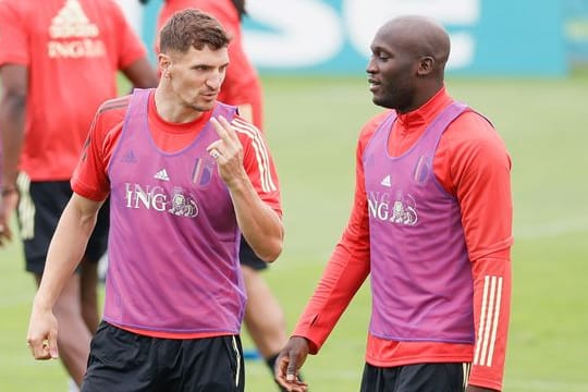 Sind bereit für Portugal und "CR7": Thomas Meunier (l) und Belgien-Torjäger Romelu Lukaku.