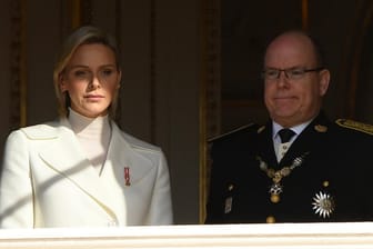 Albert und Charlène von Monaco: Seinen zehnten Hochzeitstag wird das Fürstenpaar getrennt verbringen.