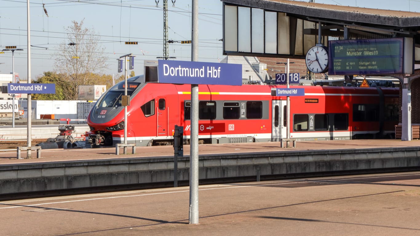 Der Dortmunder Hauptbahnhof (Archivbild): Eine Frau soll hier die Notbremse gezogen haben, weil ihr Mann den Zug verpasste.