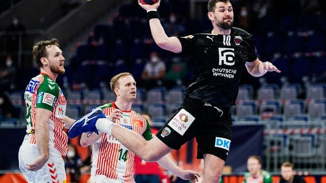 Berlins Jakov Gojun wirft ein Tor