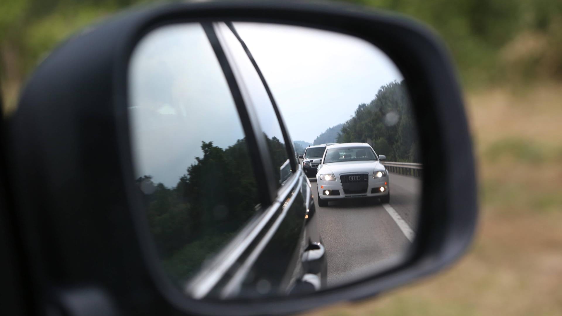 Drängler: Besonders auf der Autobahn wird der Mindestabstand nicht immer eingehalten.