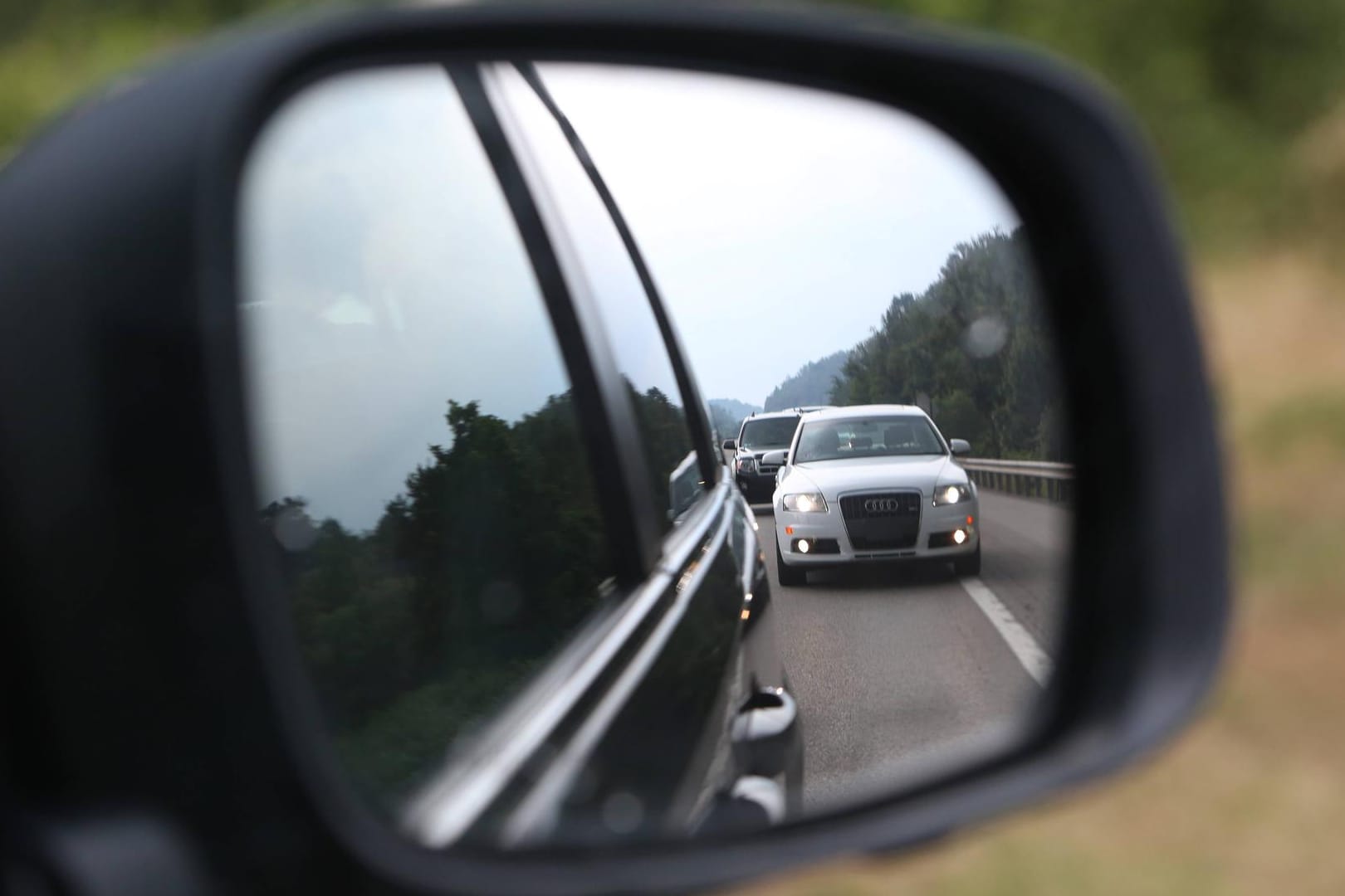 Drängler: Besonders auf der Autobahn wird der Mindestabstand nicht immer eingehalten.