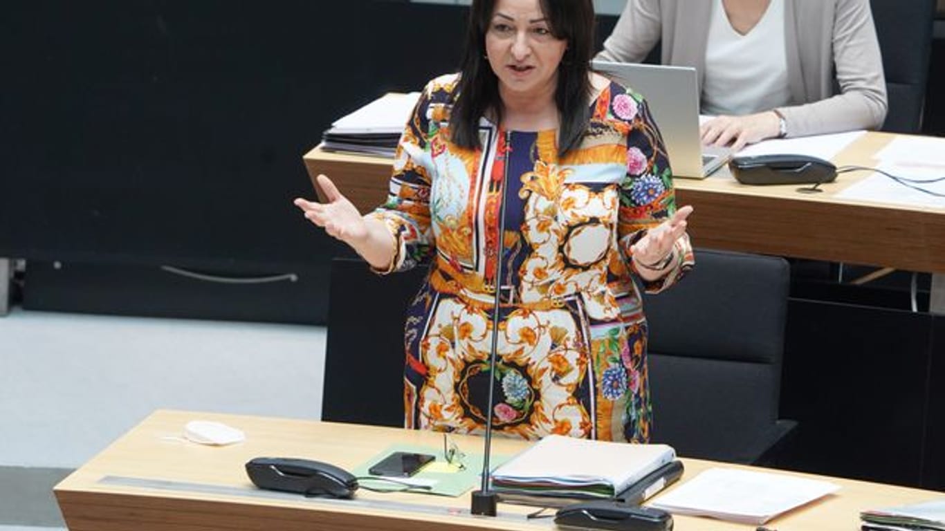 Dilek Kalayci (SPD) spricht im Abgeordnetenhaus