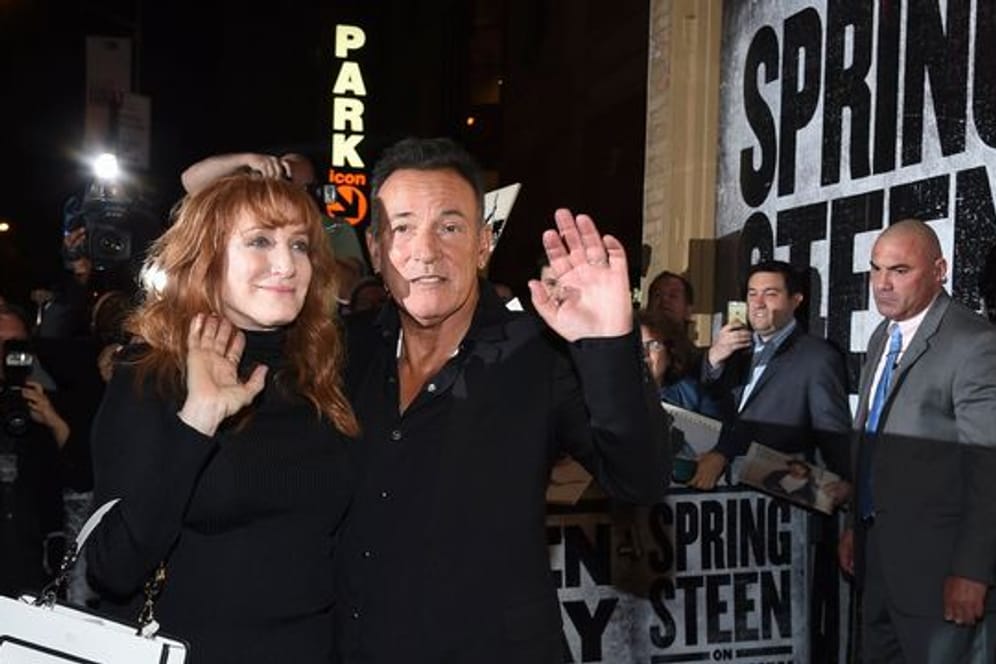 "Springsteen On Broadway": The Boss und seine Frau Patti Scialfa verlassen das Walter Kerr Theater.