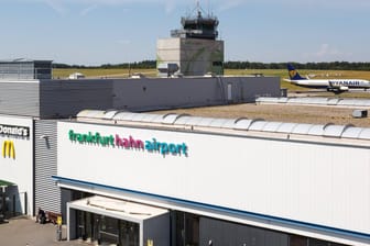 Flughafen Frankfurt-Hahn (Archivbild): Der Mehrheitseigentümer hat finanzielle Probleme.