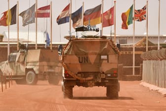 Ein Fahrzeug der UN-Truppe in Mali: In dem Land sind mehrere deutsche Soldaten bei einem Anschlag verletzt worden.
