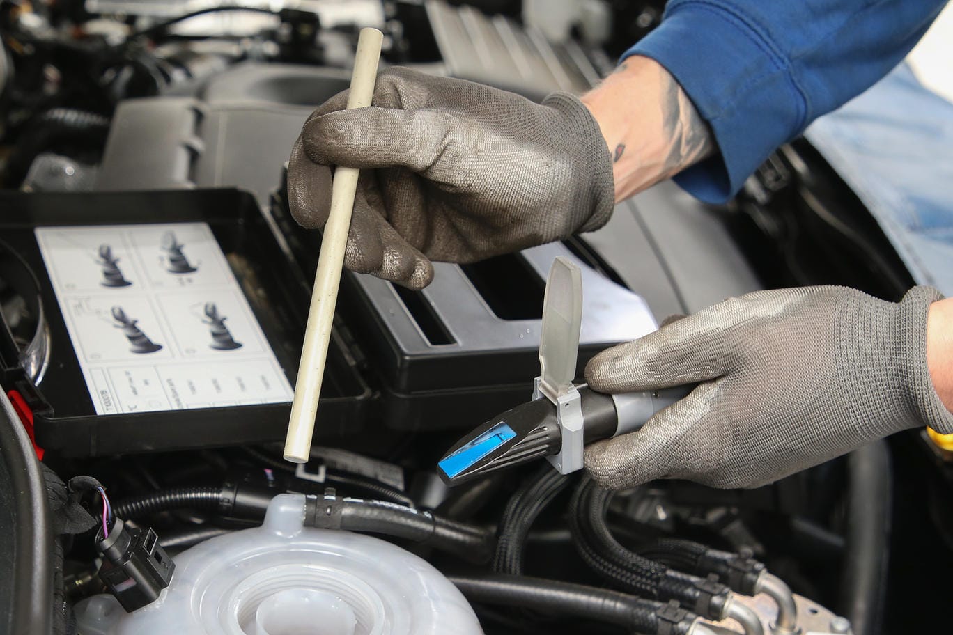 Reparatur am Auto: Da die Technik immer komplexer wird, steigen die Preise immer höher.