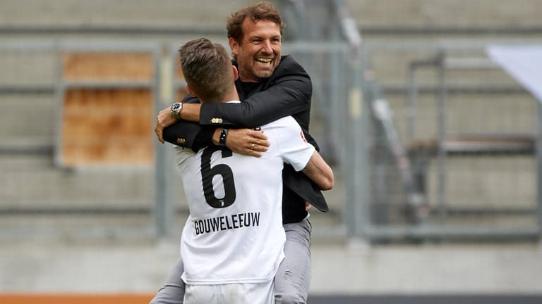 Der FC Augsburg schaffte mit Retter-Trainer Markus Weinzierl im Endspurt der vergangenen Saison noch den Klassenerhalt. Auf die Spiele in der neuen Bundesliga-Spielzeit freut man sich nun besonders.