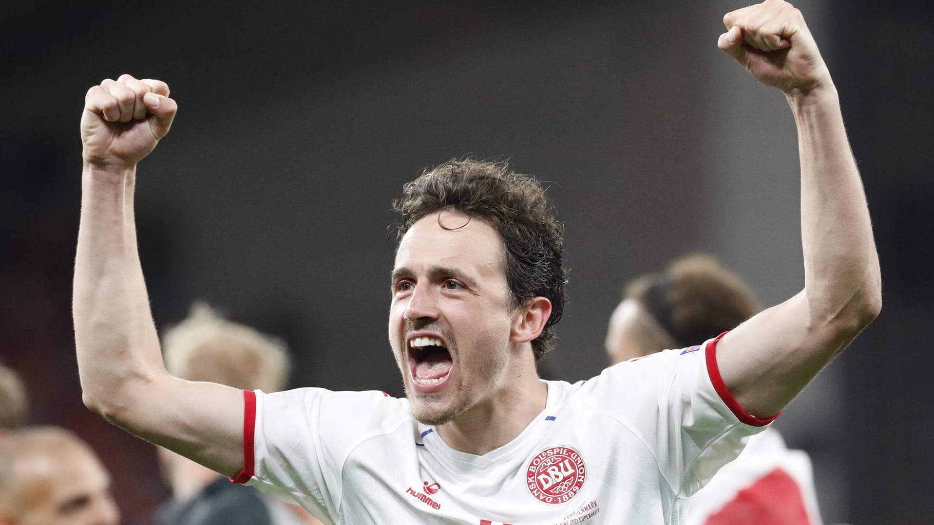 Thomas Delaney von Borussia Dortmund nimmt rund um das dänische Team eine besondere Stimmung wahr.