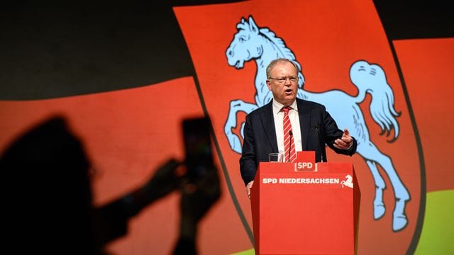 Stephan Weil (SPD) spricht beim Landesparteitag der SPD. Stephan Weil (SPD) spricht beim Landesparteitag der SPD.
