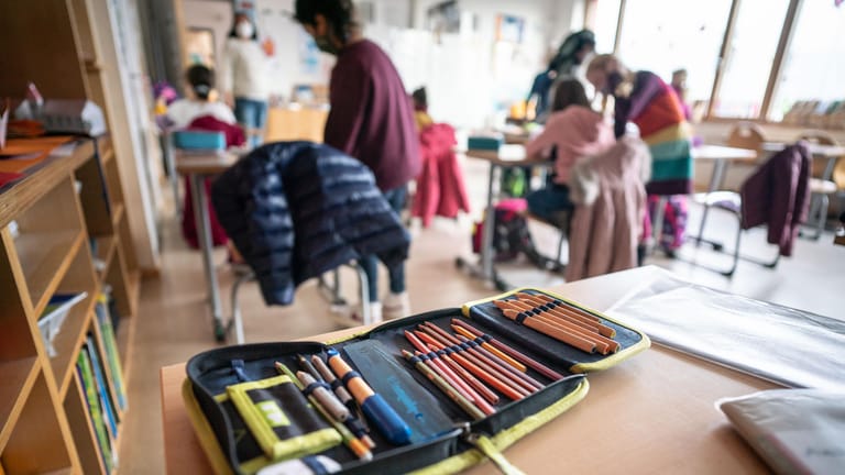 Kinder in der Schule: Die Bildungsministerin kann nicht garantieren, dass die Schulen auch offen bleiben.