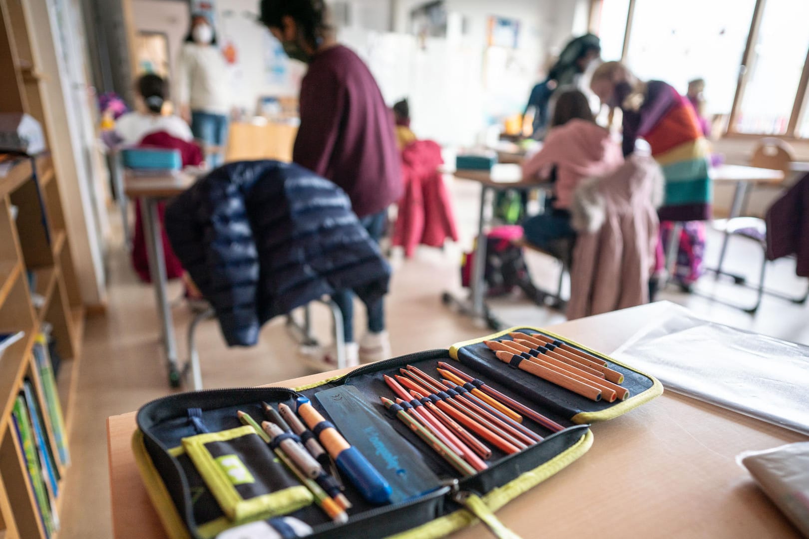 Kinder in der Schule: Die Bildungsministerin kann nicht garantieren, dass die Schulen auch offen bleiben.