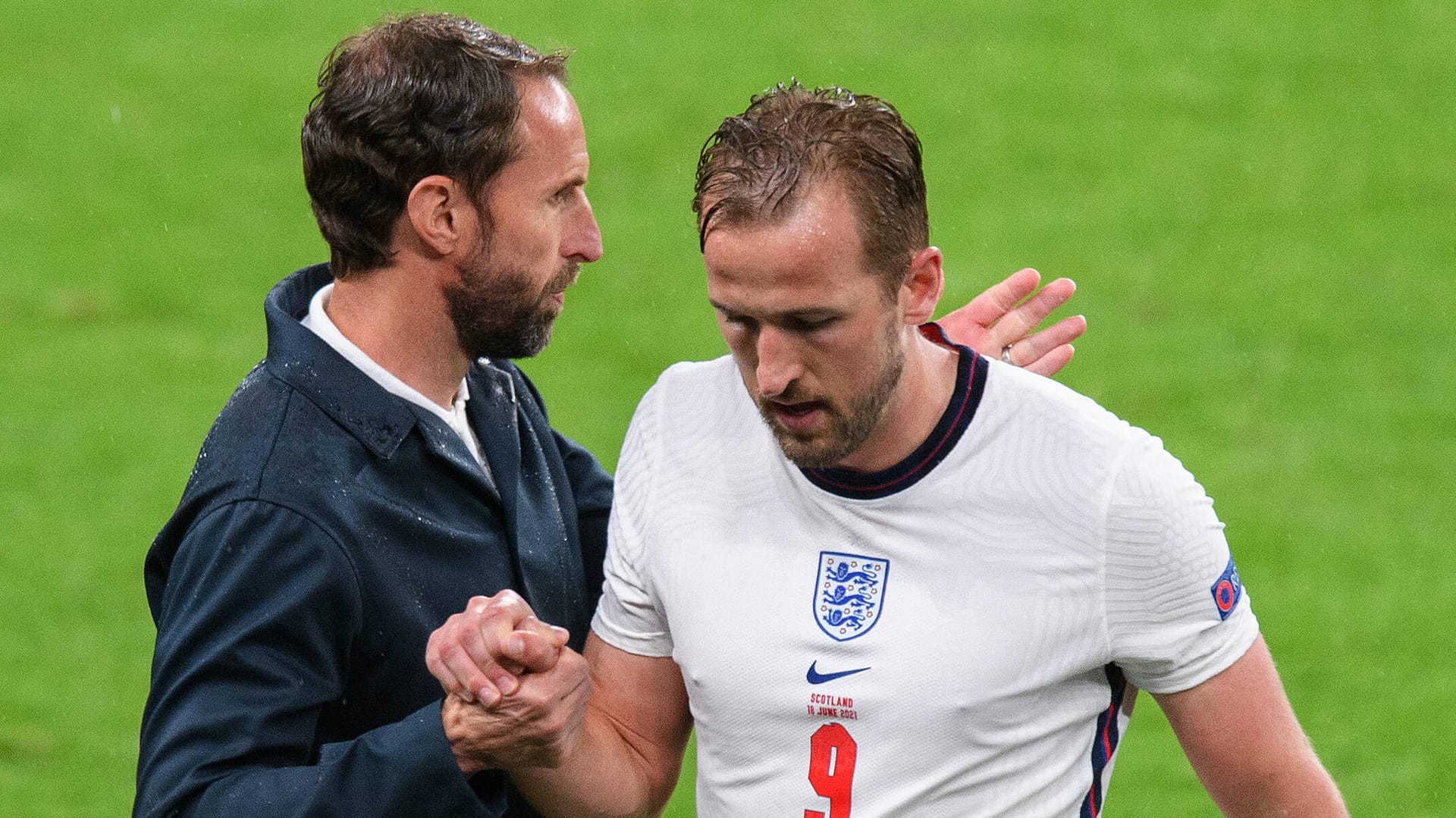 Das Gesicht des englischen Teams: Kapitän Harry Kane (re.) wird nach enttäuschender Leistung gegen Schottland ausgewechselt.