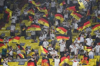 Nur 1500 bis 2000 deutsche Fans werden beim EM-Achtelfinale im Londoner Wembley-Stadion live dabei sein.