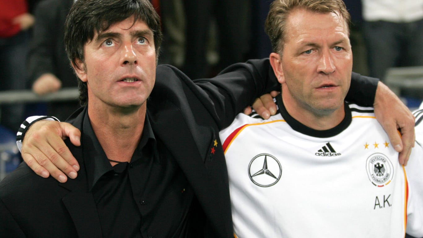 Freundschaftsspiel Deutschland - Schweden 3:0/ 16.08.2006 Bundestrainer Joachim Löw (l.) und Tw.Tr. Andreas Koepke. 1. S