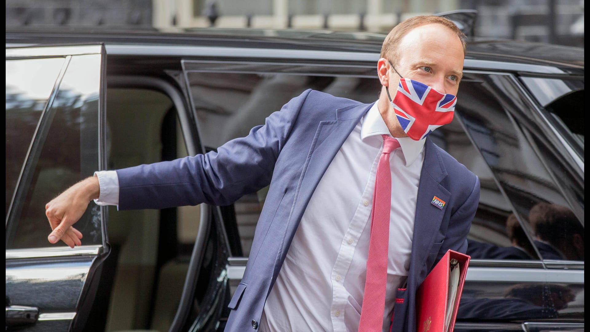 Matt Hancock mit Maske: Der Gesundheitsminister ist zurückgetreten. Matt Hancock mit Maske: Der Gesundheitsminister ist zurückgetreten.