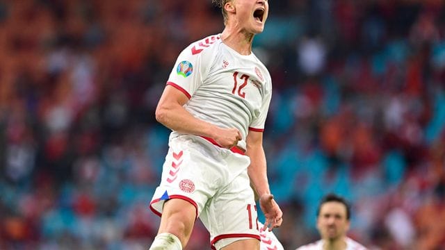 Kasper Dolberg freut sich über sein zweites Tor in der Achtelfinal-Begegnung.