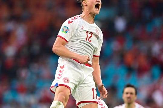 Kasper Dolberg freut sich über sein zweites Tor in der Achtelfinal-Begegnung.