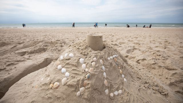 Der Sand für die Strände Sylts kommt vom Meeresboden der Nordsee und verschlingt Jahr für Jahr Millionen von Euro.