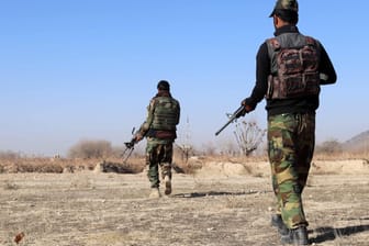 Soldaten der afghanischen Armee auf Patrouille: 2015 und 2016 hatten die Taliban Kundus jeweils kurz eingenommen, bevor sie wieder vertrieben werden konnten.
