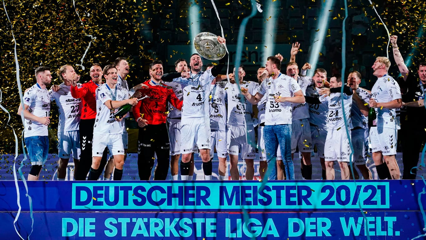Nächster Titel: Die Kieler Spieler jubeln über die Meisterschaft 2021.