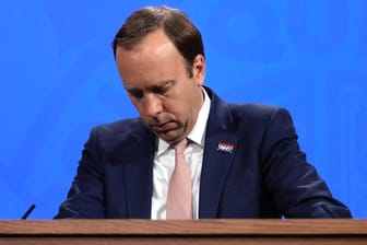 Matt Hancock ist als britischer Gesundheitsminister zurückgetreten, aber die Opposition will seine Affäre mit einer Mitarbeiterin untersuchen.