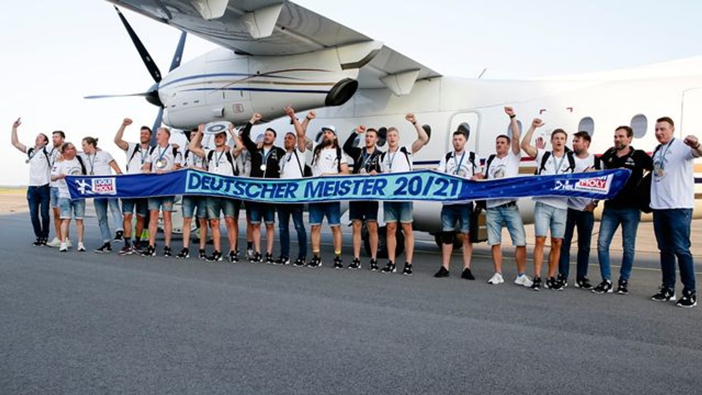 Handballmeister THW Kiel landet in Kiel