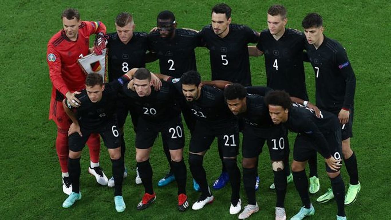 Die DFB-Elf hat im Fußball-Klassiker das Team aus England vor der Brust.