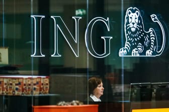 Das Logo der Direktbank ING: Künftig müssen Bestands- und Neukunden Strafzinsen auf Guthaben ab 50.000 Euro zahlen.