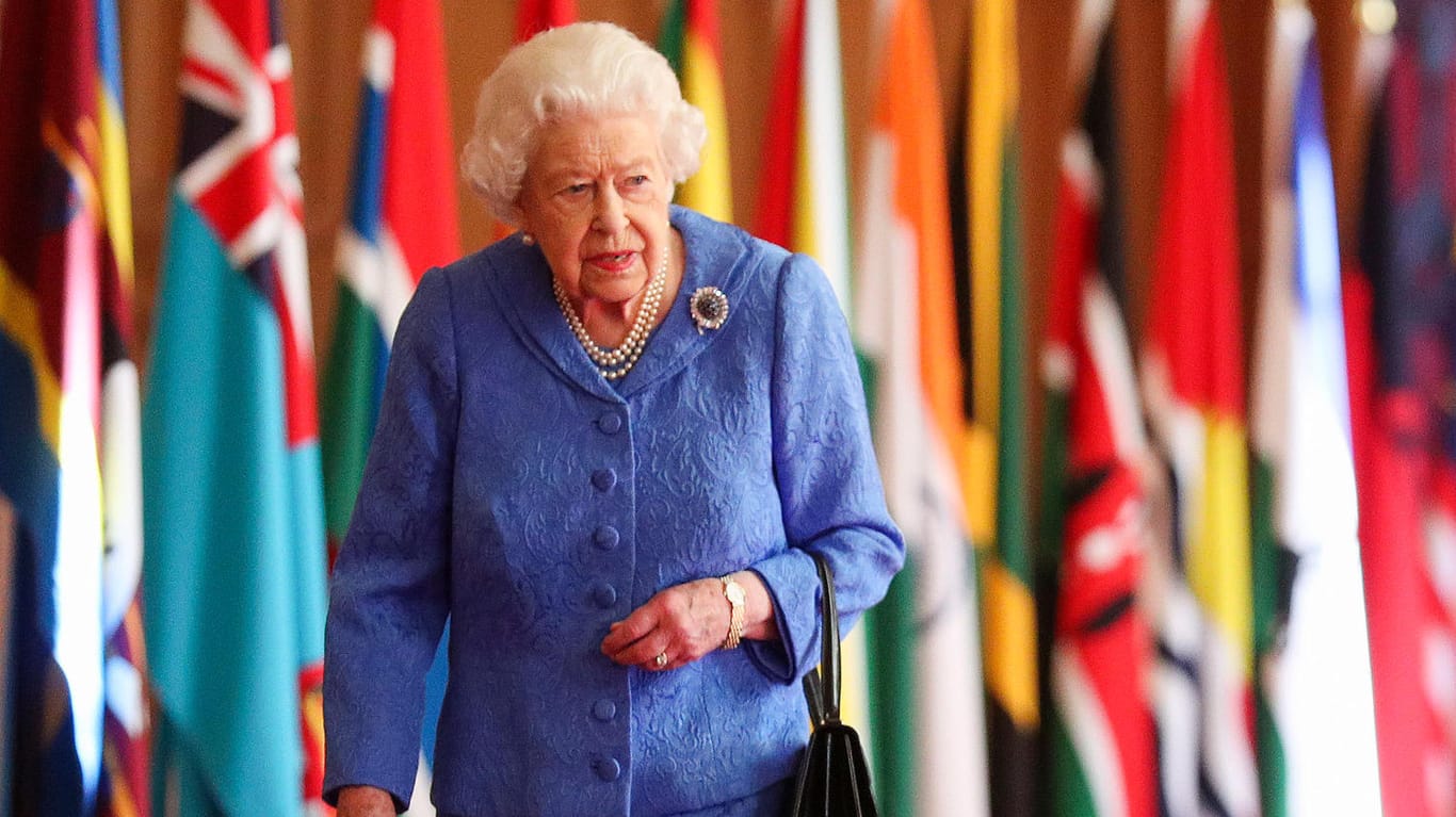 Queen Elizabeth II.: Die Königin begibt sich auf Reisen – und nimmt damit in Kauf, einen wichtigen Termin zu verpassen.