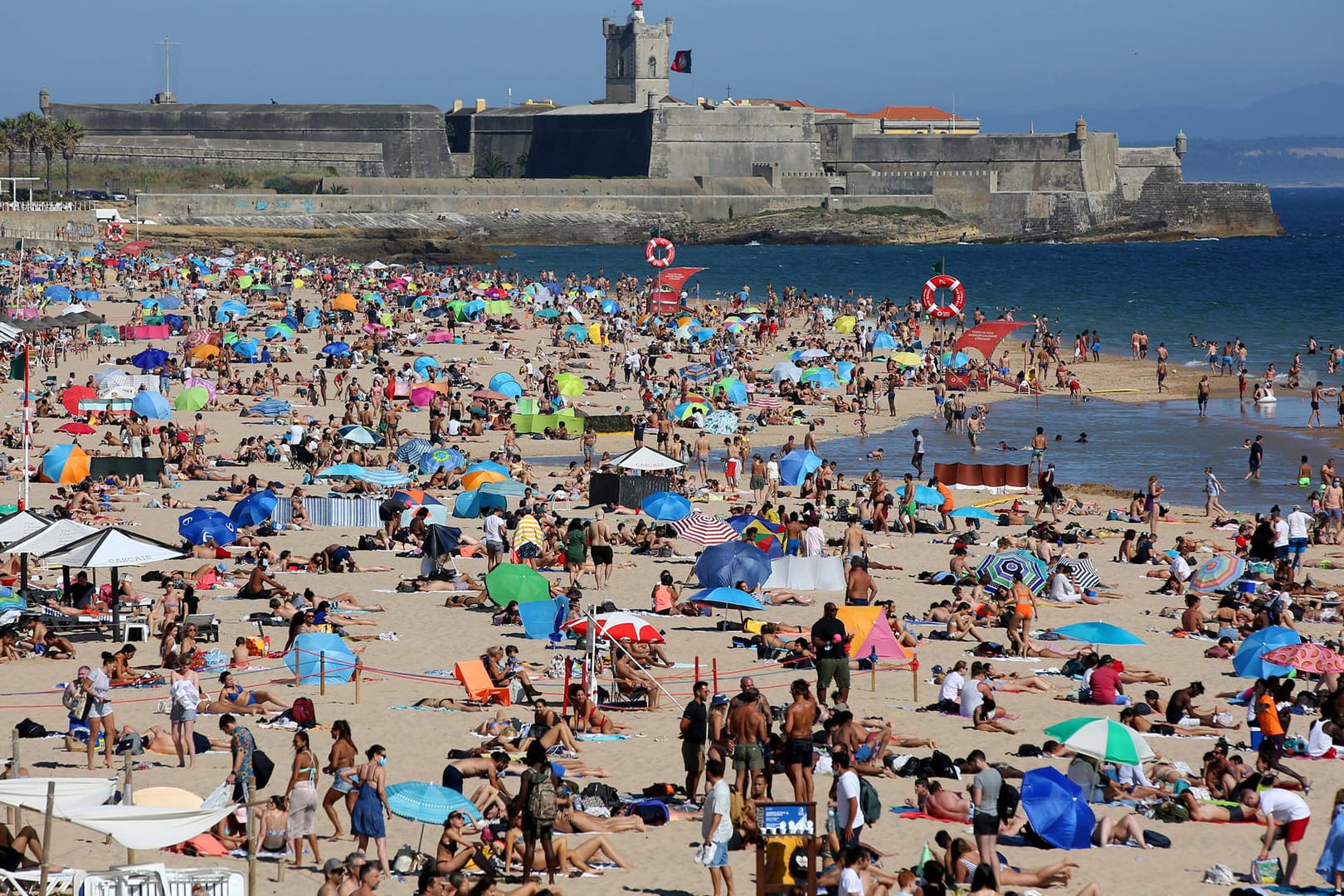 Volle Strände in Portugal: Das Land wurde als Virusvariantengebiet eingestuft.