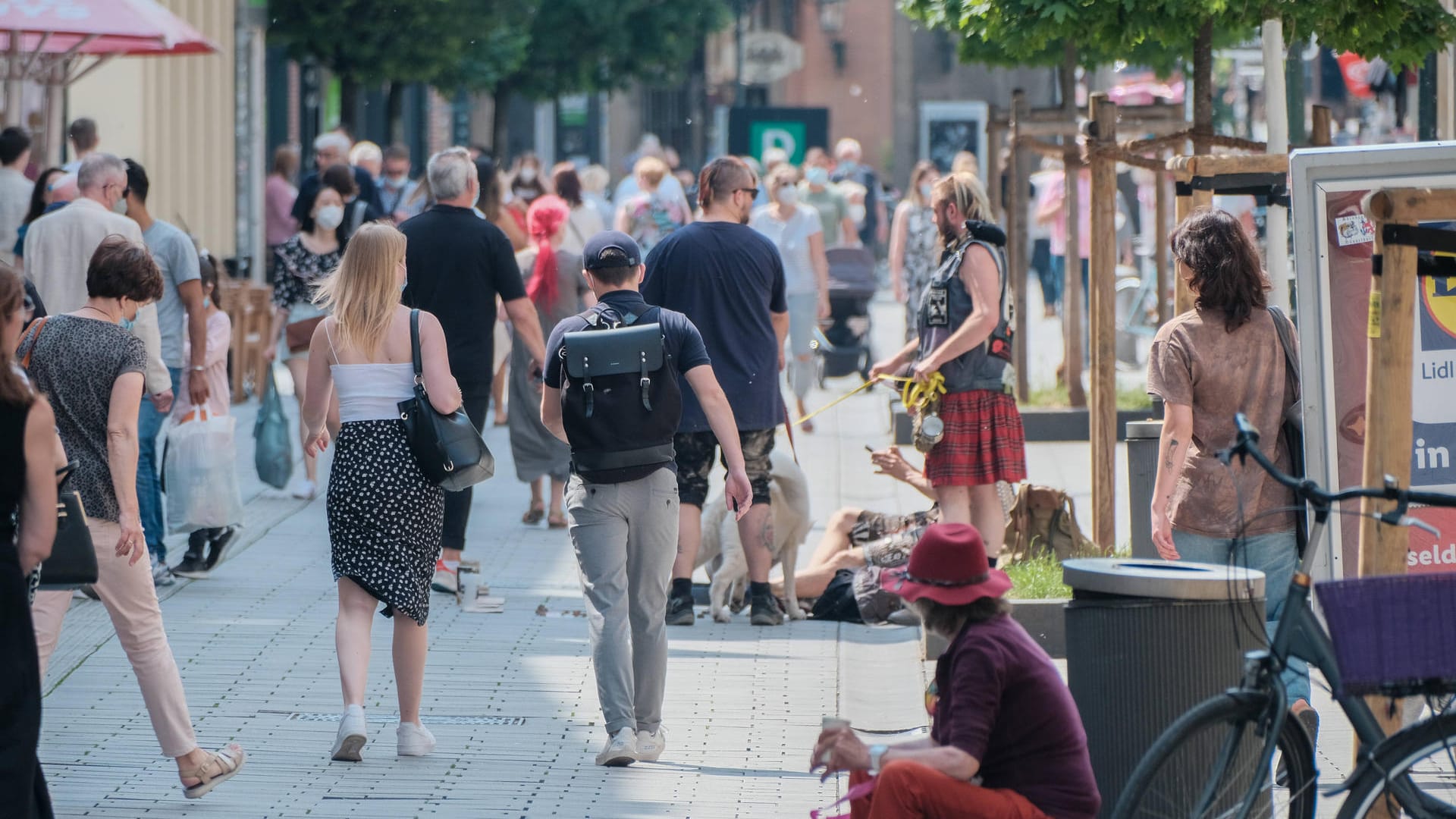 Innenstadt Düsseldorf: Die Inzidenzen sinken in ganz Deutschland. Innenstadt Düsseldorf: Die Inzidenzen sinken in ganz Deutschland.