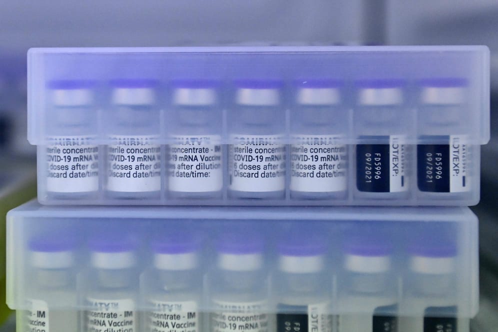Biontech-Impfstoff im Kühlschrank: Müssen bald Impfdosen vernichtet werden, weil Termine nicht wahrgenommen wurden? (Archivfoto)