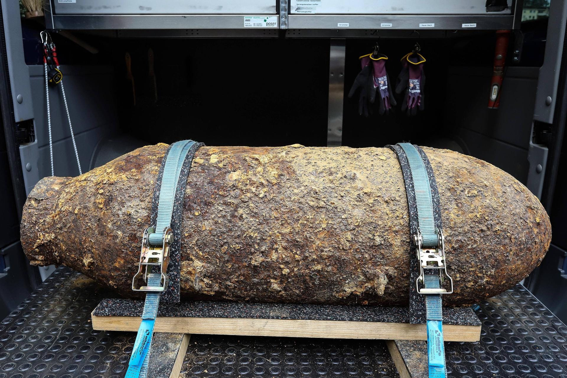 Eine 250 Kilogramm schwere Fliegerbombe aus dem 2. Weltkrieg (Symbolbild): Zur Entschärfung muss kurzfristig eine Autobahn gesperrt werden.