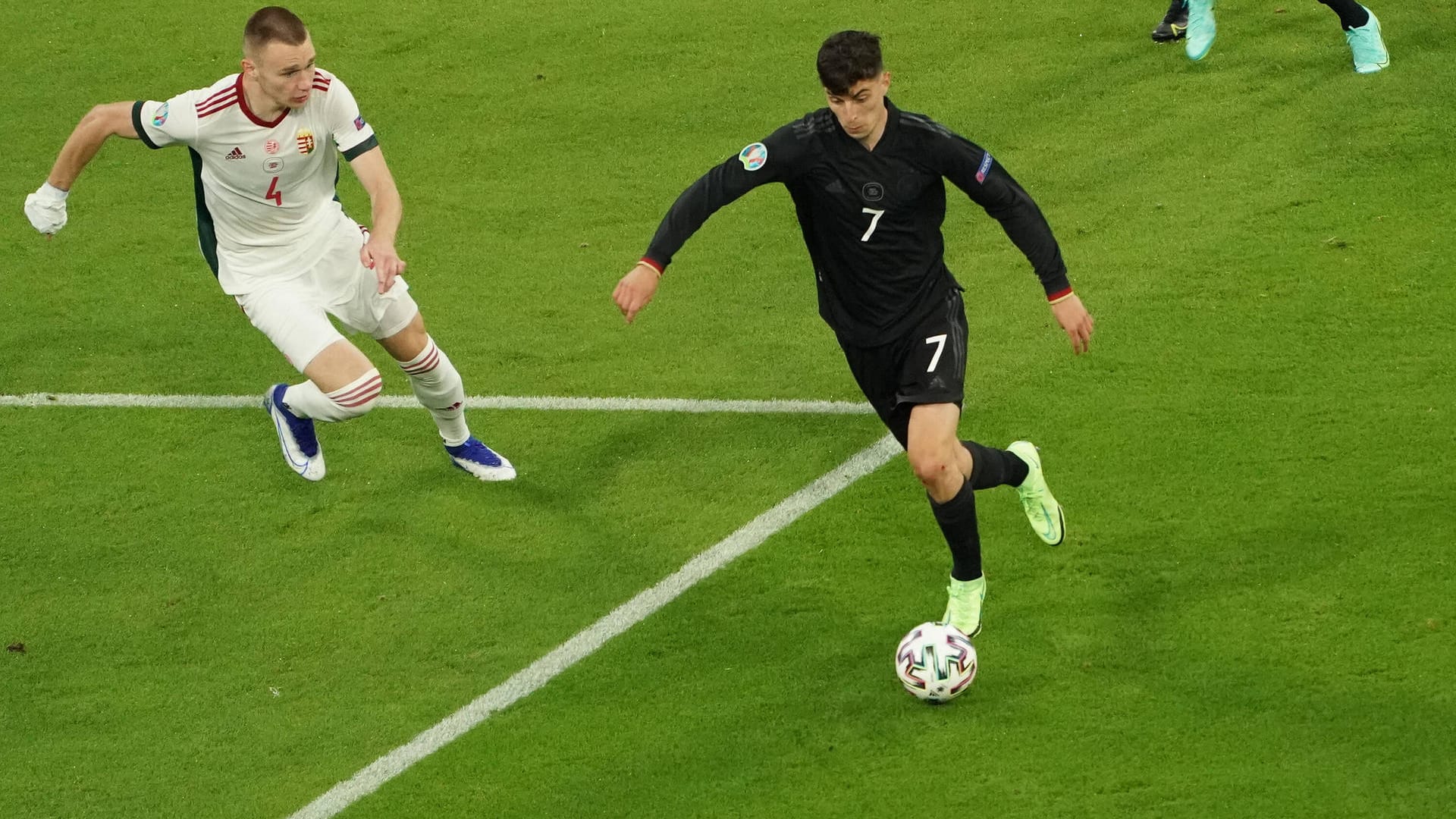 Kai Havertz (r.) schoss den FC Chelsea mit seinem Tor im Finale gegen ManCity zum Champions-League-Titel. Auch bei der EM hat er bereits zweimal getroffen.