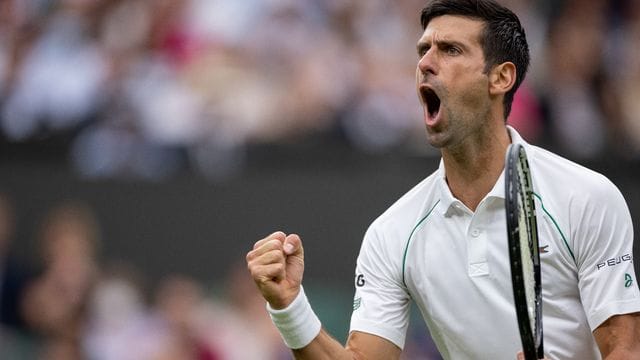 Hat sein Auftaktspiel gegen den Briten Jack Draper gewonnen: Novak Djokovic jubelt. Hat sein Auftaktspiel gegen den Briten Jack Draper gewonnen: Novak Djokovic jubelt.
