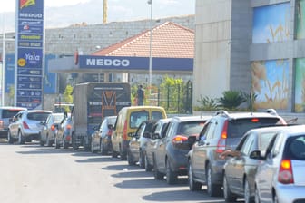 Benzinknappheit: Stella Männer wollte offenbar über die Treibstoffkrise im LIbanon berichten, als sie von Kräften der Hisbollah festgestetzt wurde.