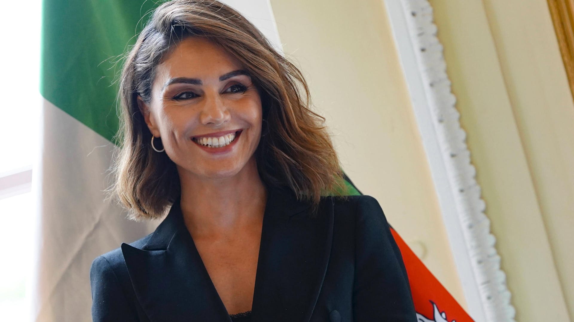 Nazan Eckes: Die Fernsehmoderatorin wurde mit dem Verdienstorden im IDR Schloss Eller in Düsseldorf ausgezeichnet. Nazan Eckes: Die Fernsehmoderatorin wurde mit dem Verdienstorden im IDR Schloss Eller in Düsseldorf ausgezeichnet.