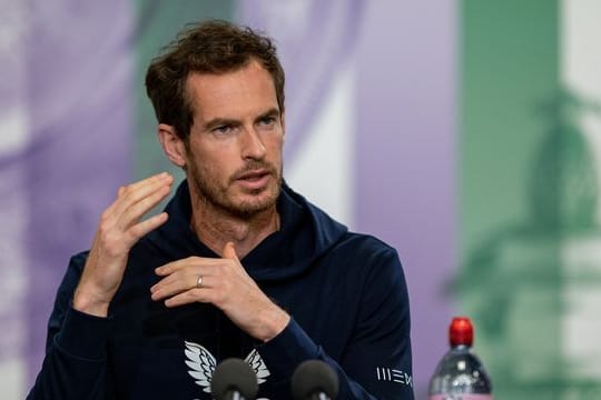 Hat sein Erstrundenmatch in Wimbledon gewonnen: Andy Murray bei einer Pressekonferenz im "All England Lawn Tennis and Croquet Club".