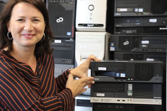 Anja Siegesmund (Grüne), Thüringens Umweltministerin sitzt neben Elektrogeräten (Archivbild): "Das Interesse übertrifft meine Erwartungen", freute sich die Grünen-Politikerin.