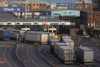 Das Lkw-Terminal in Dover (Archivbild): Der Brexit sorgt teilweise für längere Lieferzeiten bei Waren.