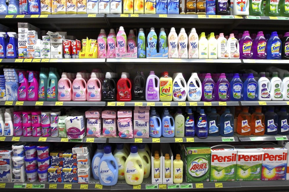 Waschmittel im Supermarkt (Symbolbild): Der Hersteller Thurn Germany geht in die Insolvenz.
