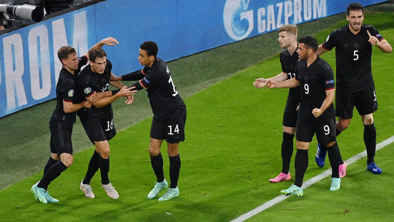 Jubeln die deutschen Spieler am Ende auch gegen England? Am Dienstagabend steht das Achtelfinale im Wembley-Stadion an.